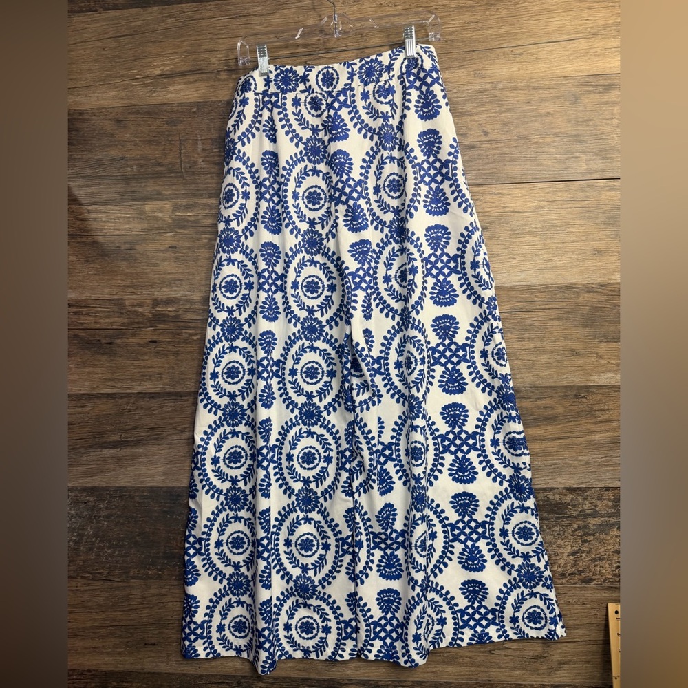 SHEIN White Wide Leg Pants with Royal Blue Circular Print - Picture 4 of 9